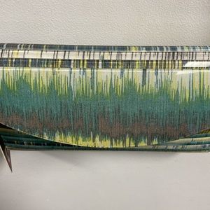 NWT Sondra  Roberts Hard Chain Crossbody Purse Cool Design